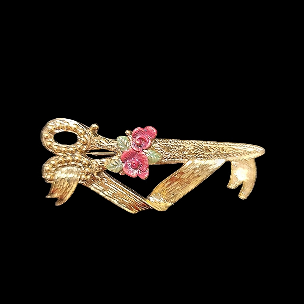 1928 Vintage Scissors & Ribbon Brooch Pin Goldtone 1" x 2"